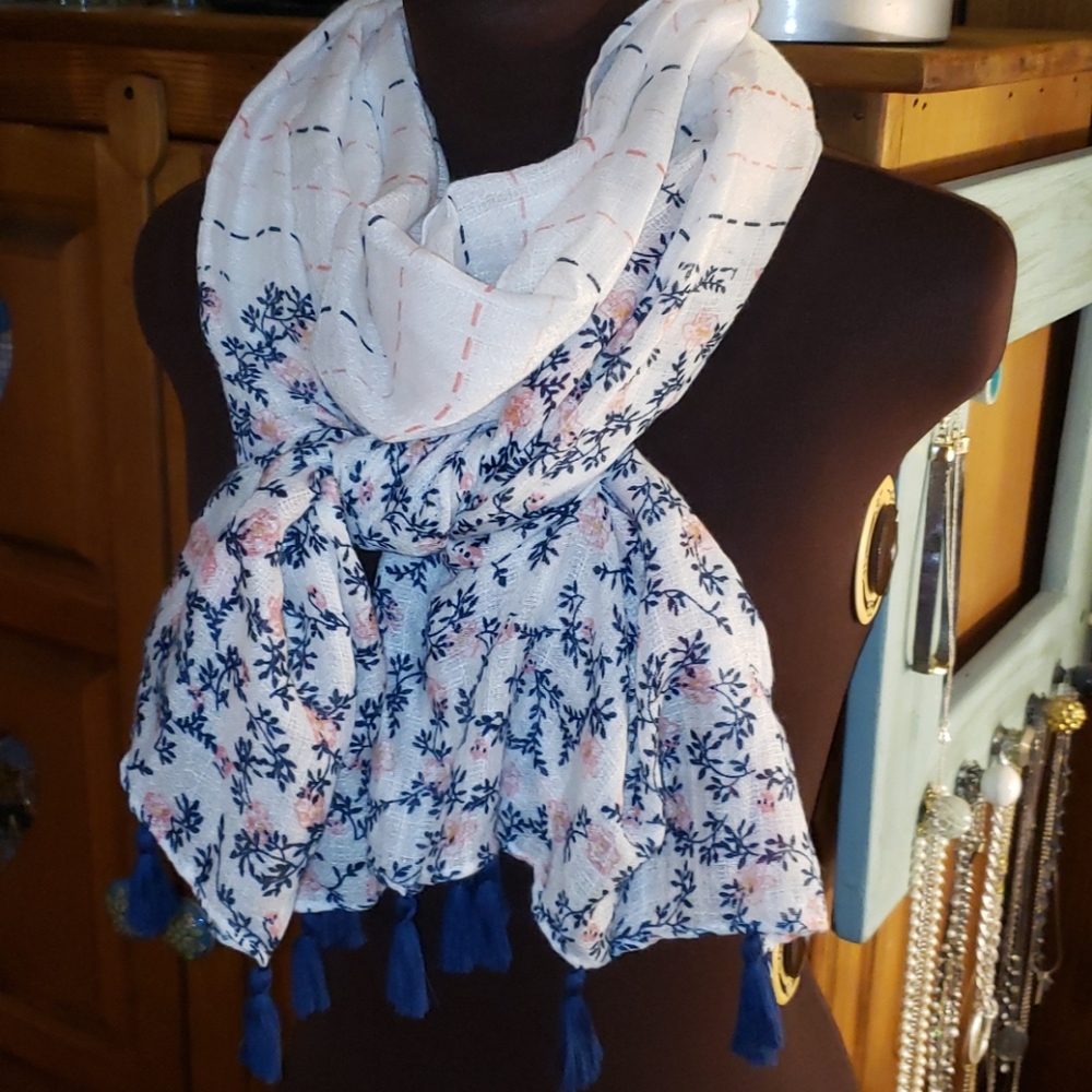 Scarf - Picture 1 of 2